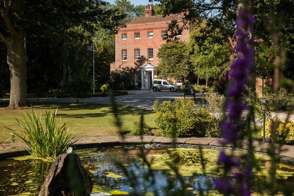 Mulberry House Guest House Ongar Bagian luar foto