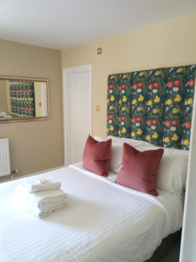 Mulberry House Guest House Ongar Bagian luar foto