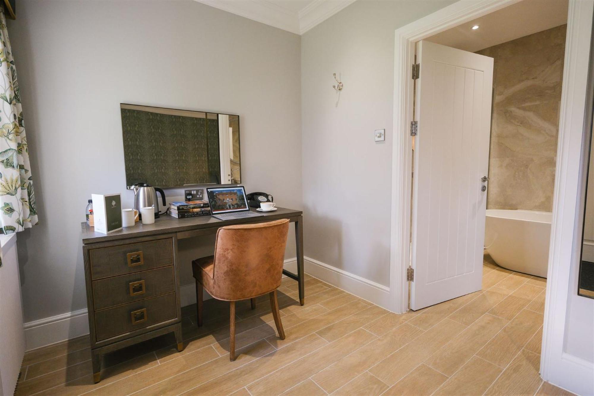 Mulberry House Guest House Ongar Bagian luar foto
